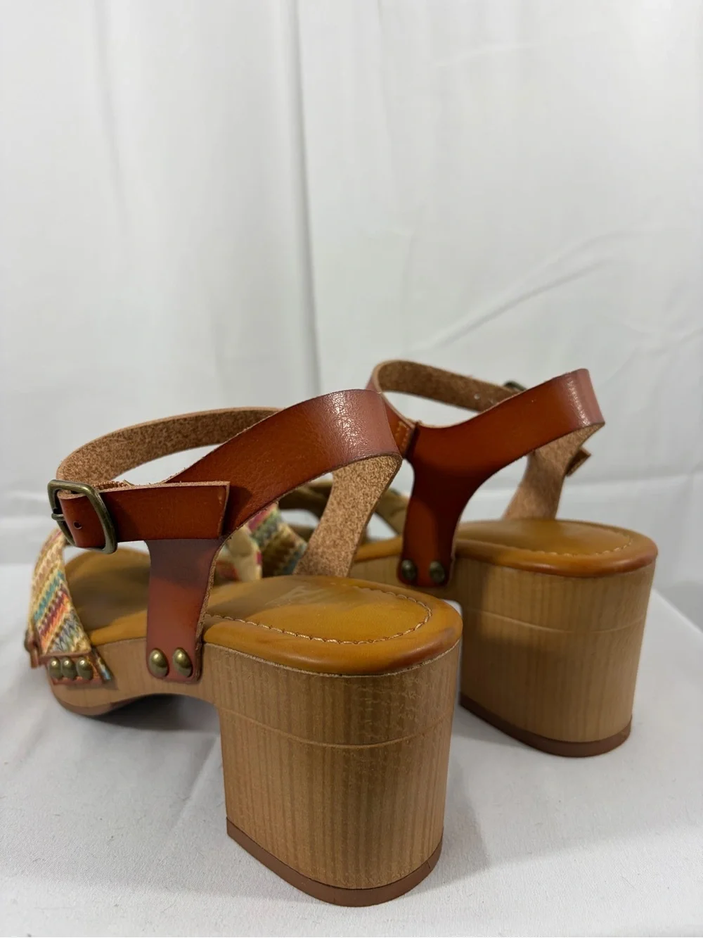 NWT MIA Women’s Size 8 Woven Multi-Color Crossband Sandal with Ankle Strap